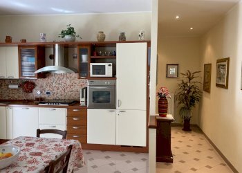 cucina - Trilocale via Mignone, Savona (zona Villapiana) - foto 2