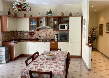 cucina - Trilocale via Mignone, Savona (zona Villapiana) - foto 3