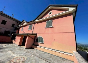 esterno1.jpg - Porzione di casa Sarzana - foto 2