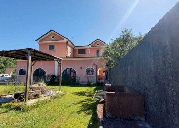 giardino2.jpg - Porzione di casa Sarzana - foto 6