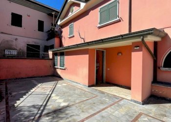 ingresso.jpg - Porzione di casa Sarzana - foto 8