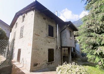 Villa via Gian Battista Gatti, 44, Castione Andevenno - foto 1