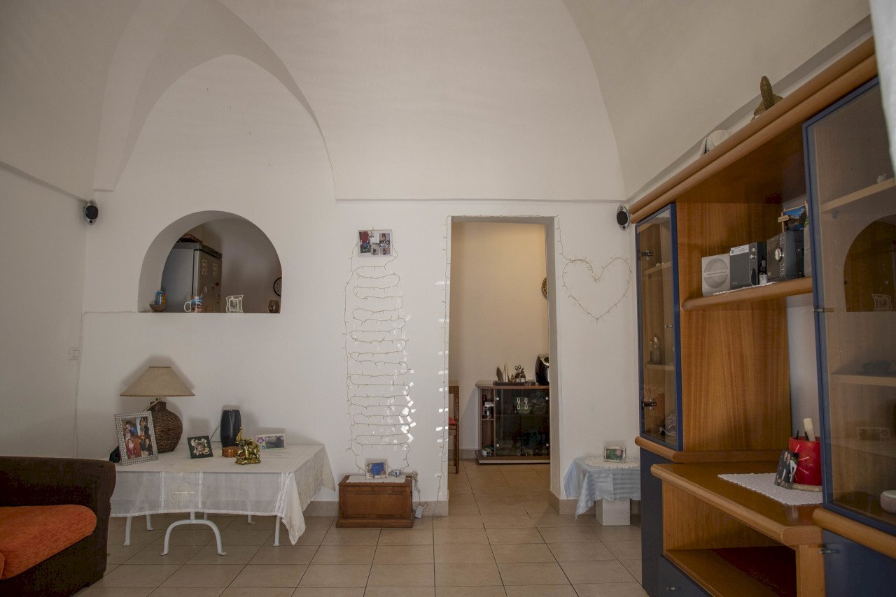 2.JPG - Casa indipendente Vico Bernardino Telesio, Ostuni - foto 1