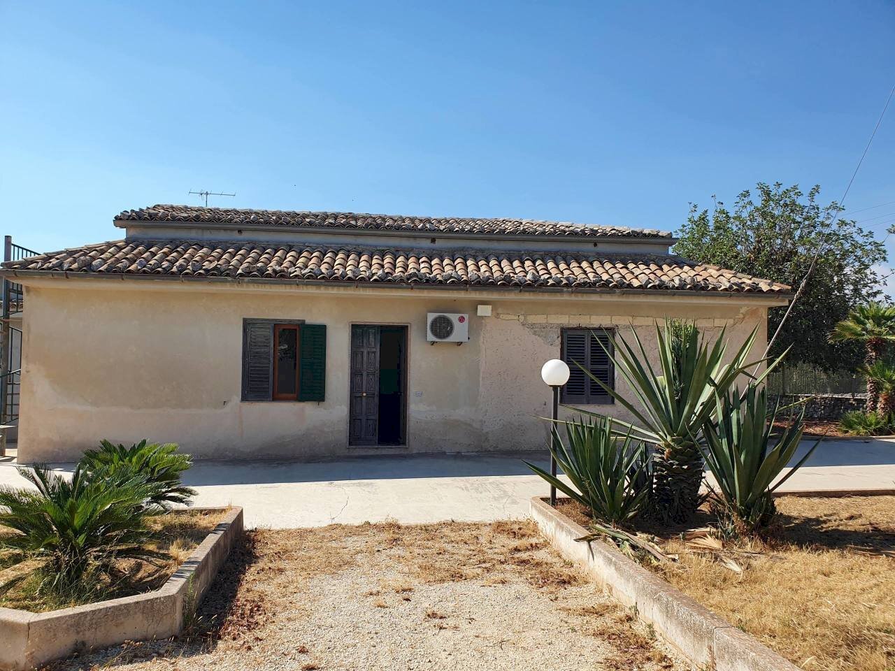 1.jpg - Villa Modica - foto 1