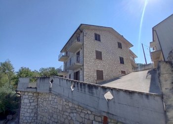 facciata - Villa Via Piano delle Castagne 92, Roccamorice - foto 2