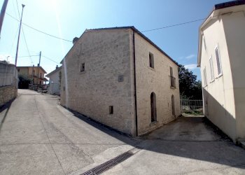 facciata - Villa Via Piano delle Castagne 92, Roccamorice - foto 17