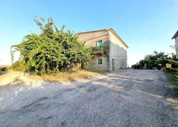 20220721_190909.jpg - Villa Pescara - foto 15