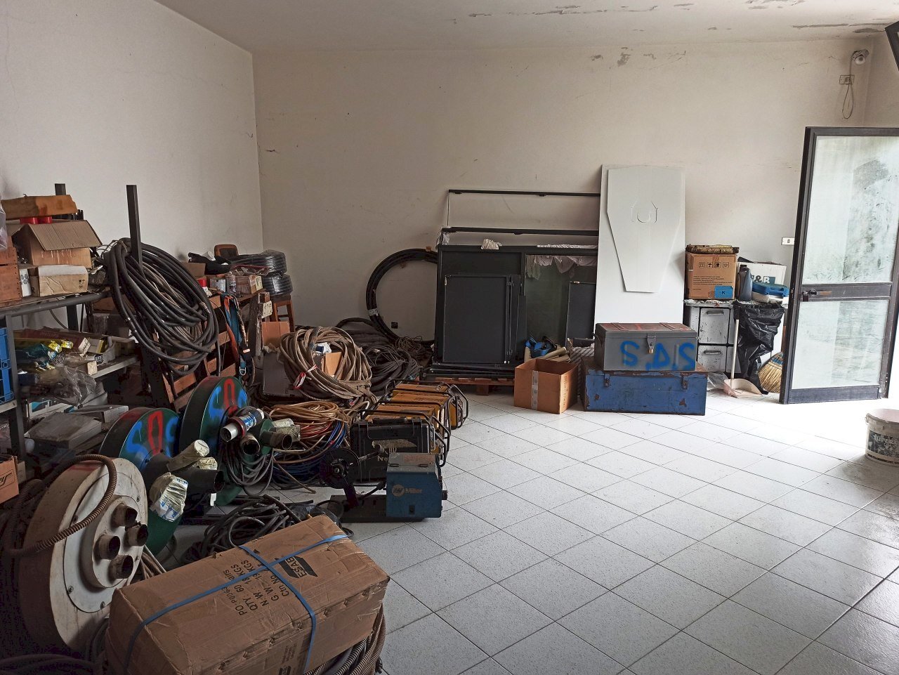 1.jpg - Warehouse Via della Pace 1/a, Castelnuovo Magra - photo 1