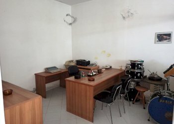 2.jpg - Magazzino Via della Pace 1/a, Castelnuovo Magra - foto 2