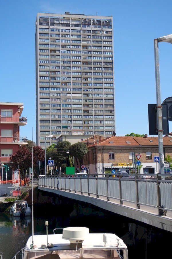 Grattacielo.JPG - Tabaccheria Largo Martiri d'Ungheria, Rimini - foto 2