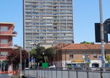 Grattacielo.JPG - Tabaccheria Largo Martiri d'Ungheria, Rimini - foto 2