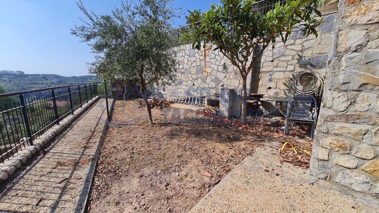 20220722_101213.jpg - Magazzino strada per i piani, Castellaro - foto 1