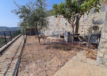 20220722_101213.jpg - Magazzino strada per i piani, Castellaro - foto 1