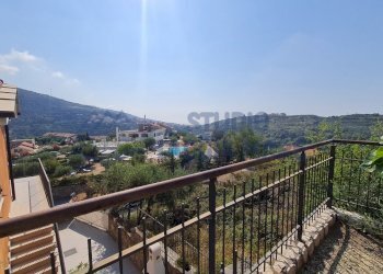 20220722_101243.jpg - Magazzino strada per i piani, Castellaro - foto 5