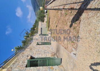 20220722_101309.jpg - Magazzino strada per i piani, Castellaro - foto 8