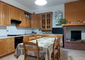 cucina - Casa Colonica Via PIEVE SANT'ANDREA, 2, frazione Monte Catone, Imola - foto 3