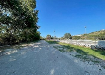 Negozio CONTRADA FIUME TAVO N., Cappelle sul Tavo - foto 15