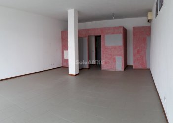 011.jpg - Locale Commerciale Via Lussu, Legnago - foto 1