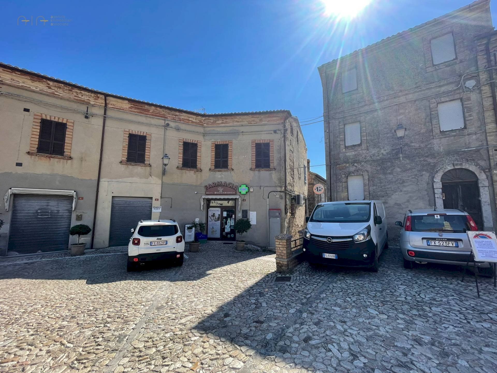 Locale Commerciale Piazza Donna Bianca De Tharolis, Ripatransone - foto 2