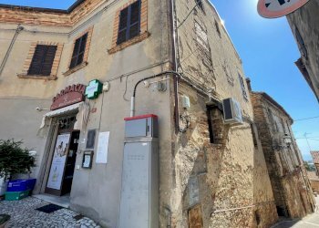 Locale Commerciale Piazza Donna Bianca De Tharolis, Ripatransone - foto 4