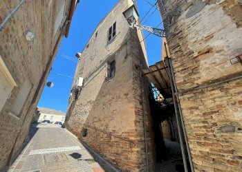 Locale Commerciale Piazza Donna Bianca De Tharolis, Ripatransone - foto 6