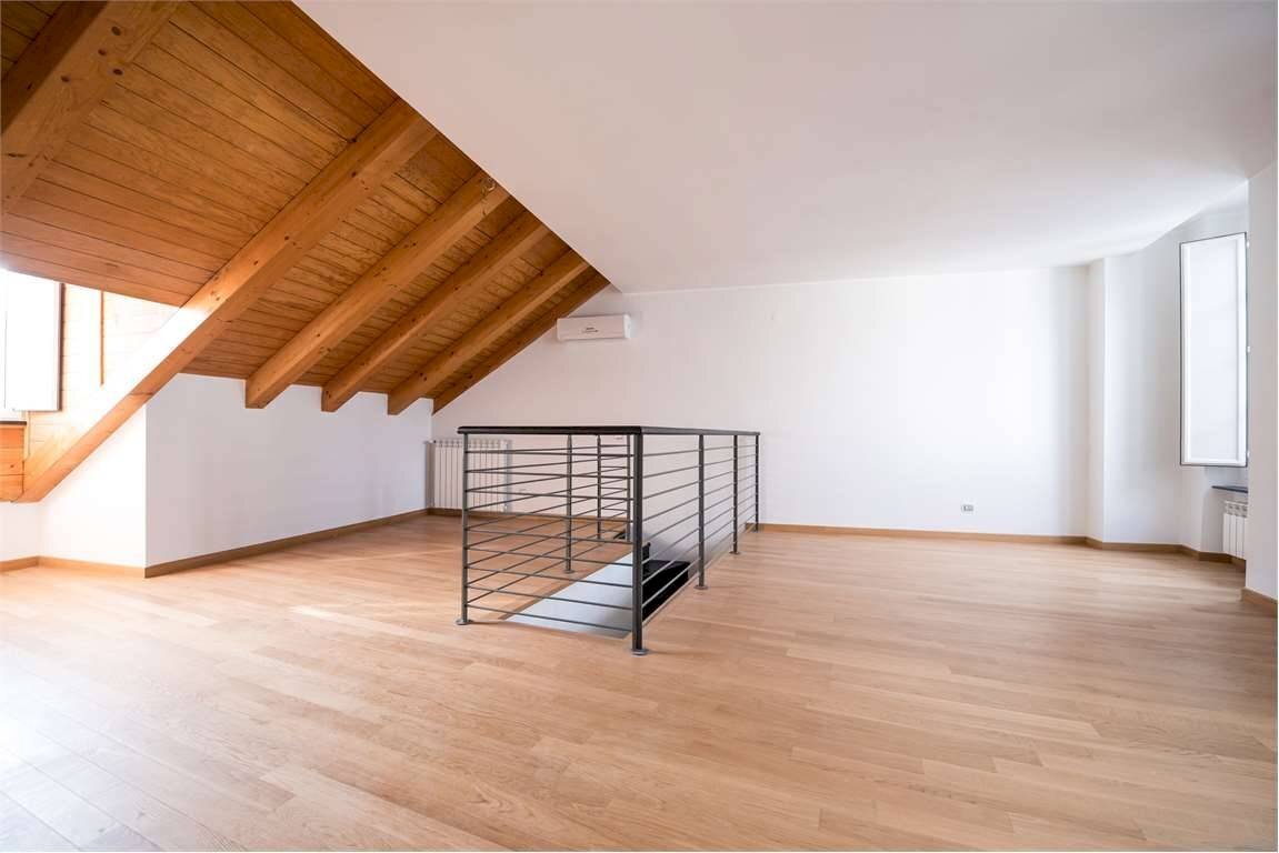 Four-room apartment Piazza Raffaele de Ferrari, 4, Genova (neighborhood Centro) - photo 3