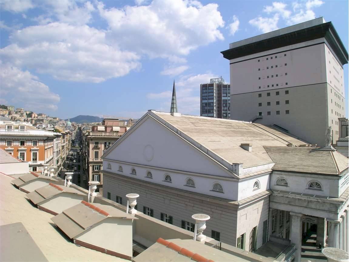 Four-room apartment Piazza Raffaele de Ferrari, 4, Genova (neighborhood Centro) - photo 1