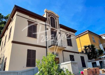 Villa via Ugo Botti, La Spezia - foto 1