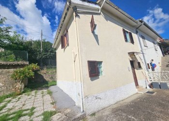 Facciata - Casa indipendente via Cerroneto, Greccio - foto 15