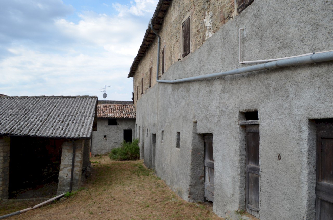 Portion of a house Carpineti - photo 2