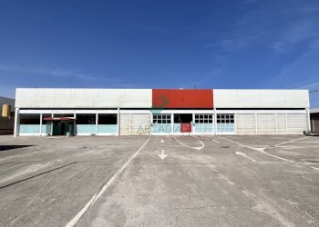 fronte - Locale Commerciale Via Fratelli Philips 11, Bari - foto 1