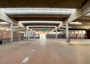 interni - Locale Commerciale Via Fratelli Philips 11, Bari - foto 6