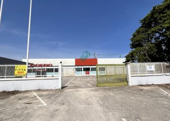 fronte - Locale Commerciale Via Fratelli Philips 11, Bari - foto 2