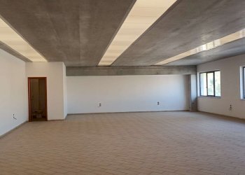 primo piano 3 - Capannone via Manfredonia, Foggia - foto 9