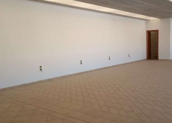 primo piano 1 - Capannone via Manfredonia, Foggia - foto 11