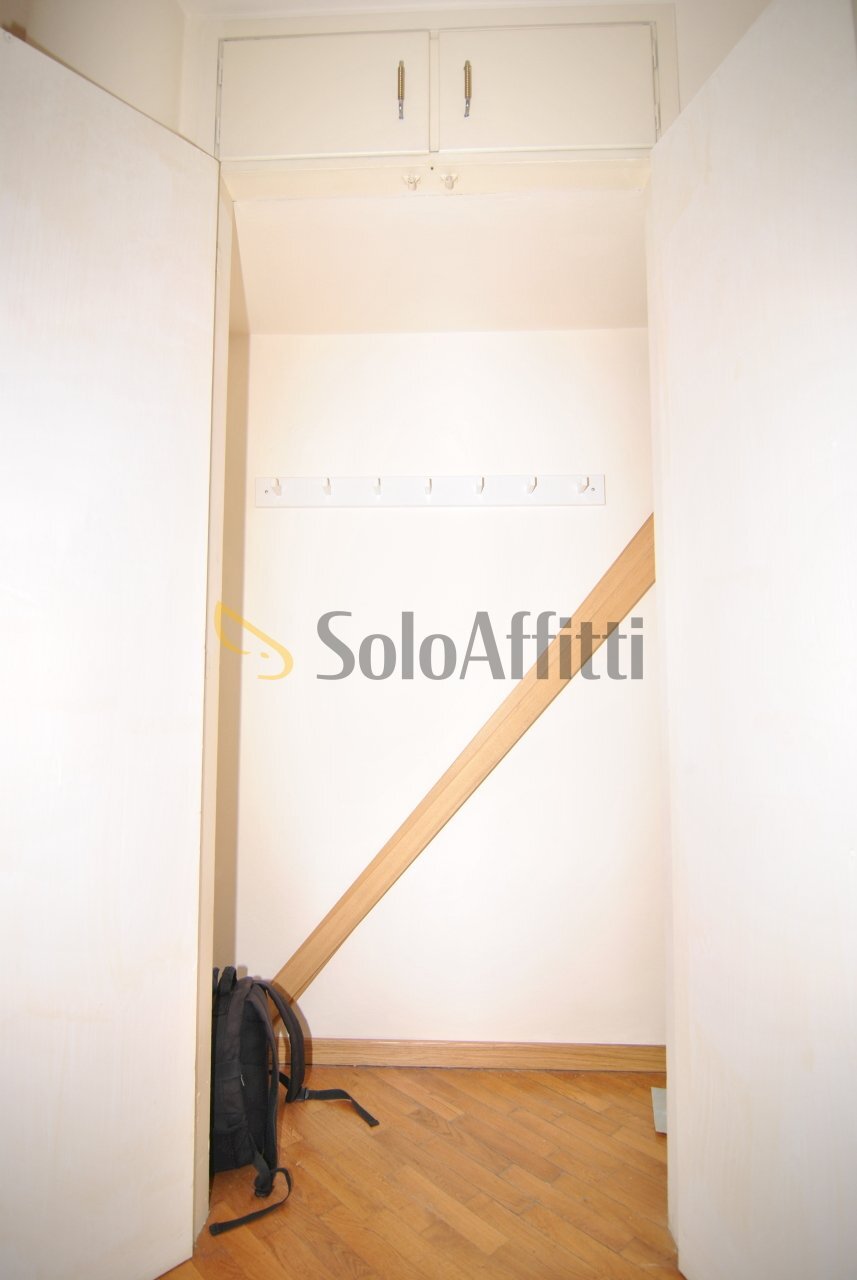 ARMADIO A MURO - Appartamento Livorno - foto 3