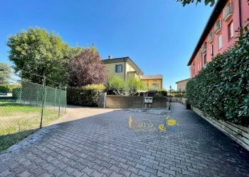 zona condominiale esterna.jpg - Two-room apartment Strada Argini Parma 36, Parma (neighborhood Cittadella) - photo 11