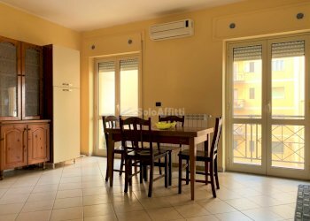 Three-room apartment Catanzaro - photo 1