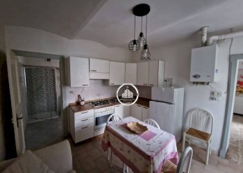 Cucina - Bilocale via Umberto I, Bra - foto 1