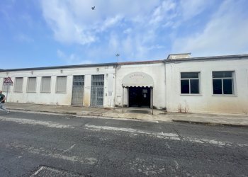 IMG_9213.JPG - Locale Commerciale via Fauser 5E, Novara - foto 2