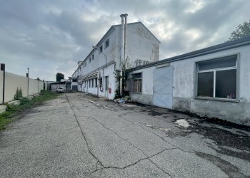 IMG_9208.JPG - Locale Commerciale via Fauser 5E, Novara - foto 7