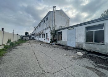 IMG_9209.JPG - Locale Commerciale via Fauser 5E, Novara - foto 8