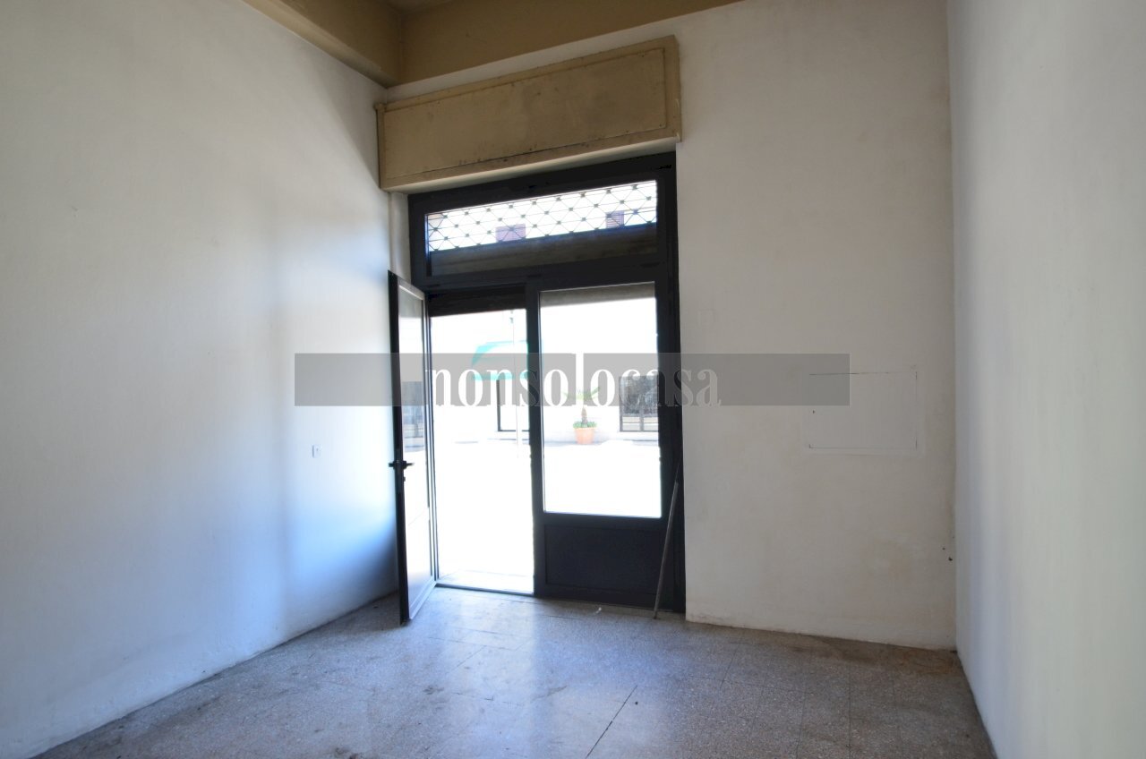 INGRESSO - Locale Commerciale Via Giuseppe Garibaldi 165, Umbertide - foto 2