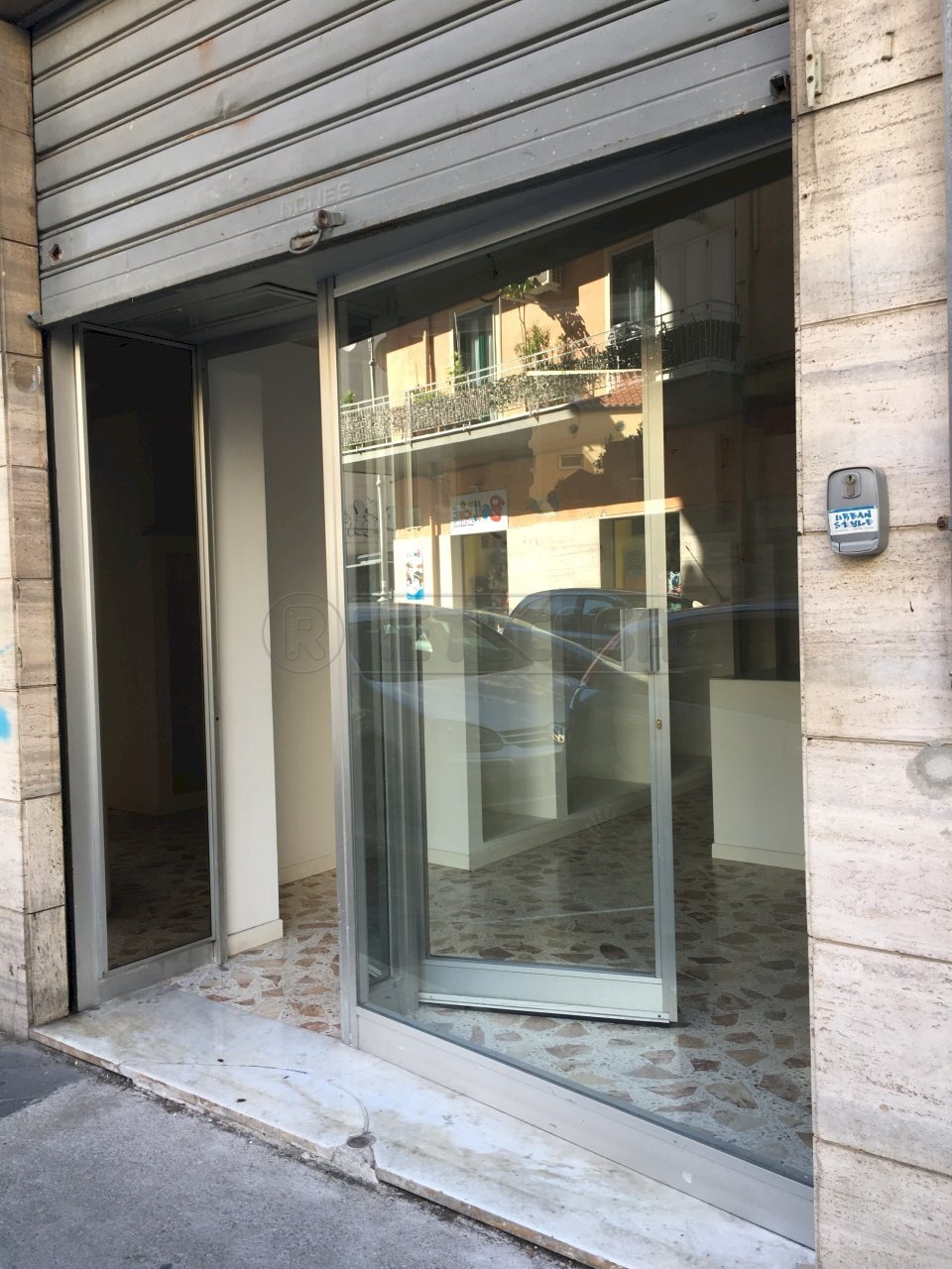 IMG_1602.JPG - Locale Commerciale Via Carlo Granozio 7, Salerno - foto 3