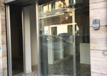 IMG_1602.JPG - Locale Commerciale Via Carlo Granozio 7, Salerno - foto 3