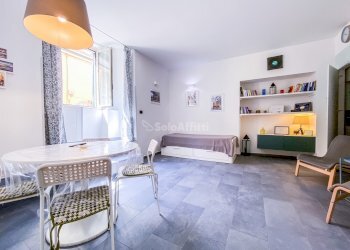 SOGGIORNO CON ANGOLO COTTURA - Appartamento Salita Pontecorvo, Napoli (zona Montecalvario) - foto 3