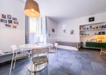 SOGGIORNO CON ANGOLO COTTURA - Appartamento Salita Pontecorvo, Napoli (zona Montecalvario) - foto 4