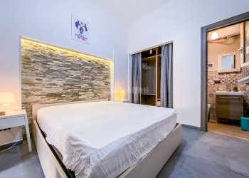 CAMERA DA LETTO - Appartamento Salita Pontecorvo, Napoli (zona Montecalvario) - foto 12