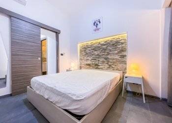 CAMERA DA LETTO - Appartamento Salita Pontecorvo, Napoli (zona Montecalvario) - foto 14