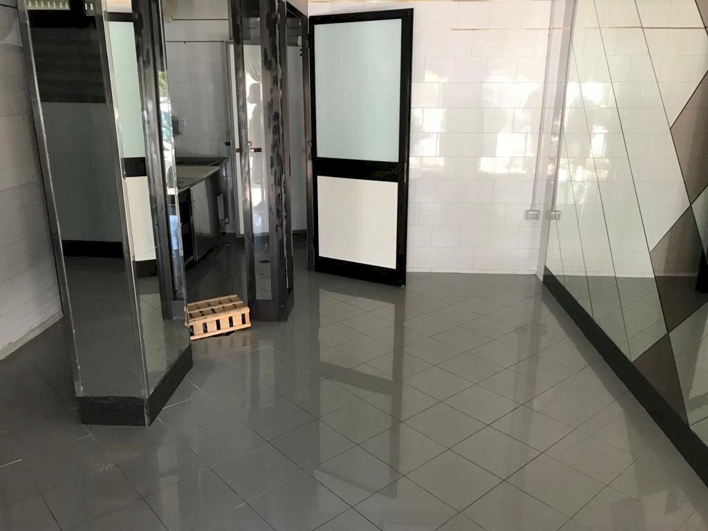 2.jpg - Locale Commerciale via dei girasoli, Guidonia Montecelio - foto 3